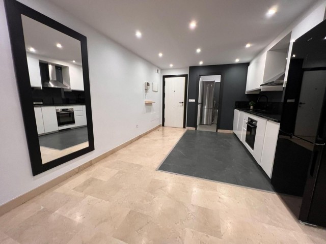 Apartamento con 3 Dormitorios  en Marbella