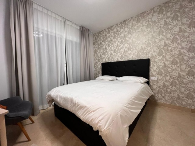 Apartamento con 3 Dormitorios  en Marbella