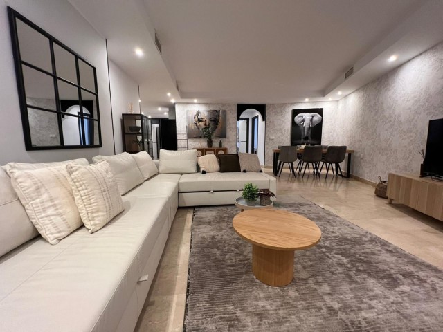 Apartamento con 3 Dormitorios  en Marbella