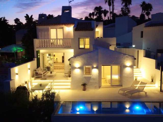 Villa avec 3 Chambres  à Estepona