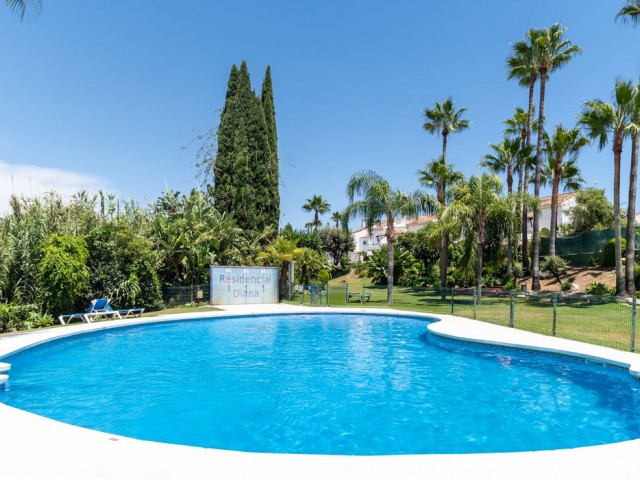 Maison mitoyenne avec 4 Chambres  à Estepona