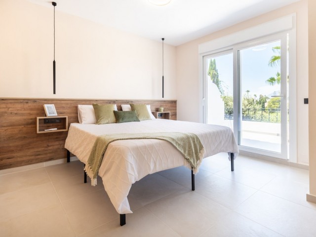 Maison mitoyenne avec 4 Chambres  à Estepona