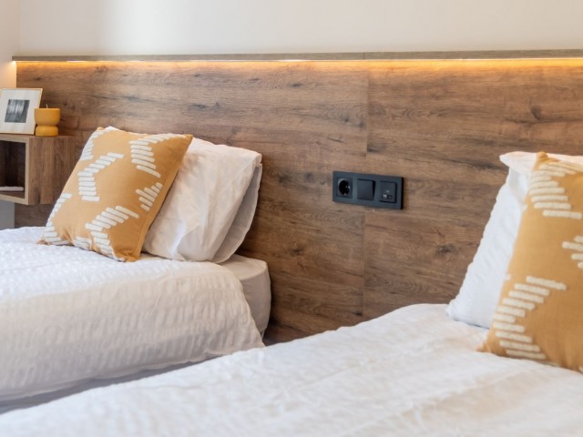 Maison mitoyenne avec 4 Chambres  à Estepona