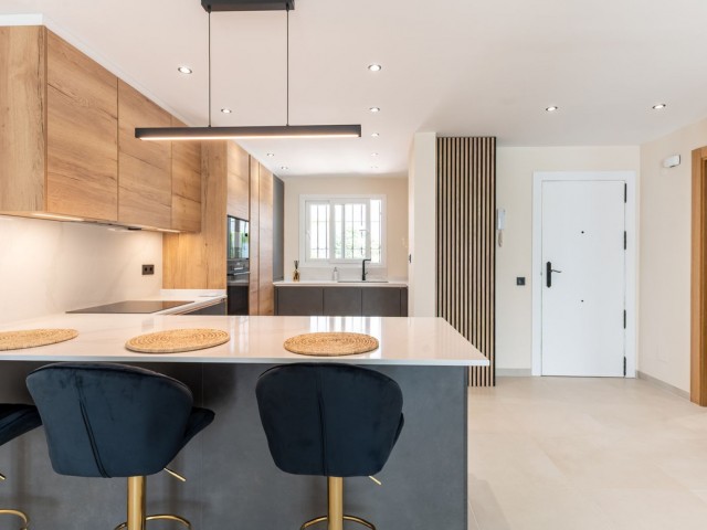 Maison mitoyenne avec 4 Chambres  à Estepona