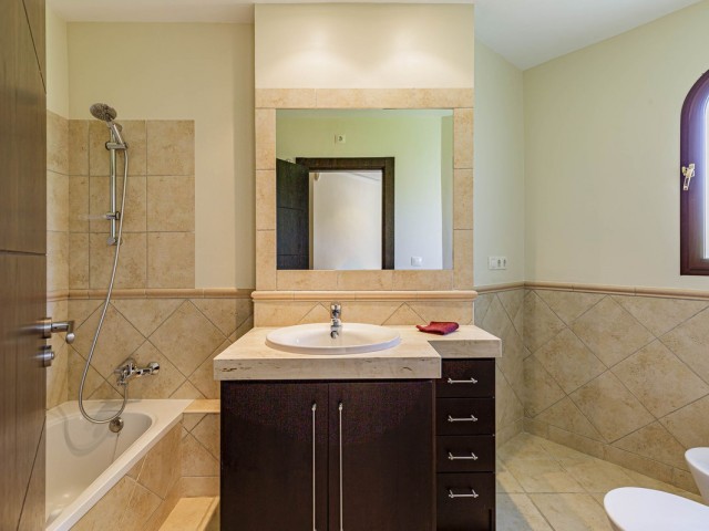 5 Bedrooms Villa in Los Arqueros