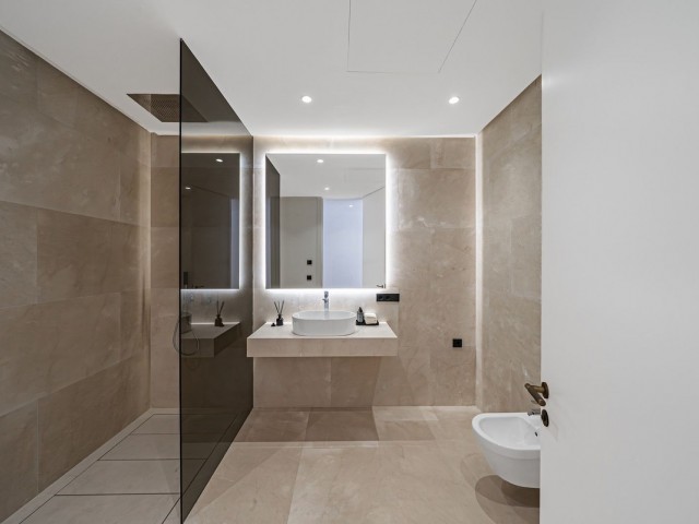 Villa con 5 Dormitorios  en Marbella