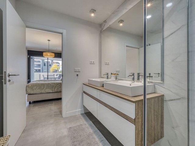 Apartamento con 2 Dormitorios  en Selwo