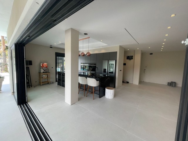 7 Sovrums Villa i Elviria