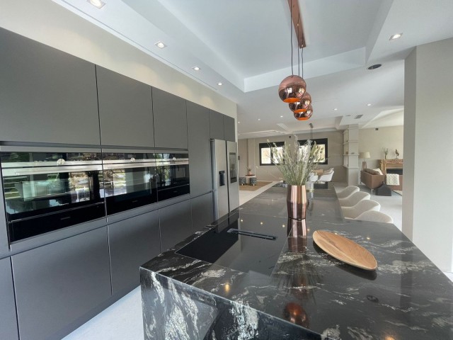 7 Sovrums Villa i Elviria