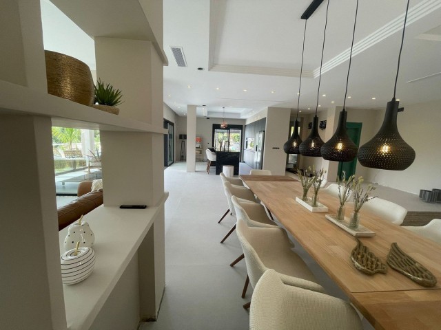 7 Sovrums Villa i Elviria