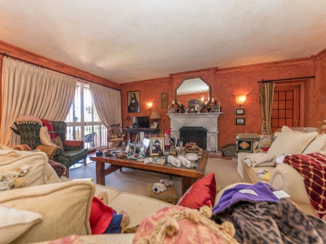 5 Bedrooms Villa in Benahavís