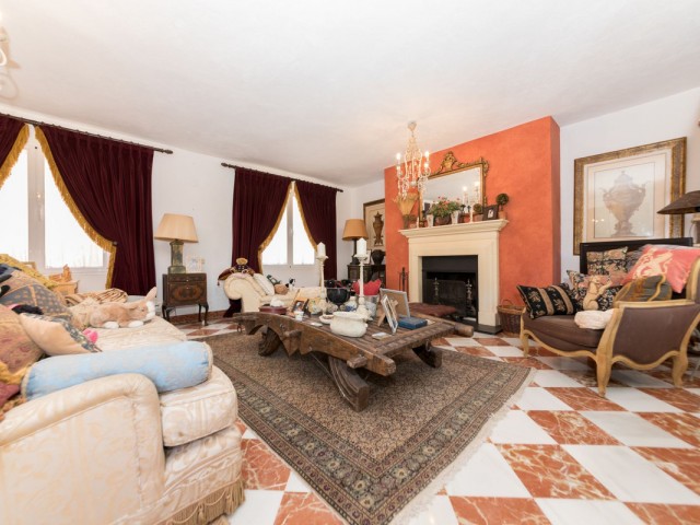 5 Bedrooms Villa in Benahavís