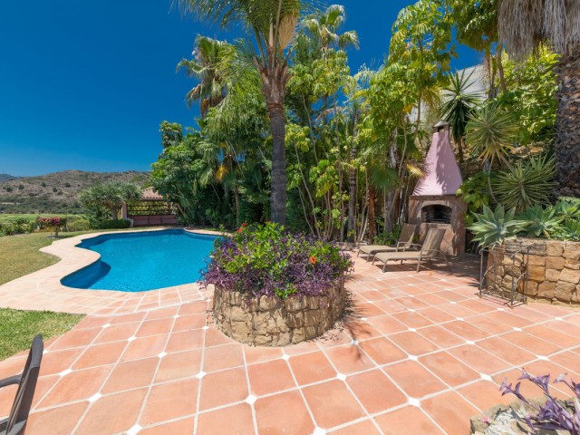 5 Bedrooms Villa in Benahavís