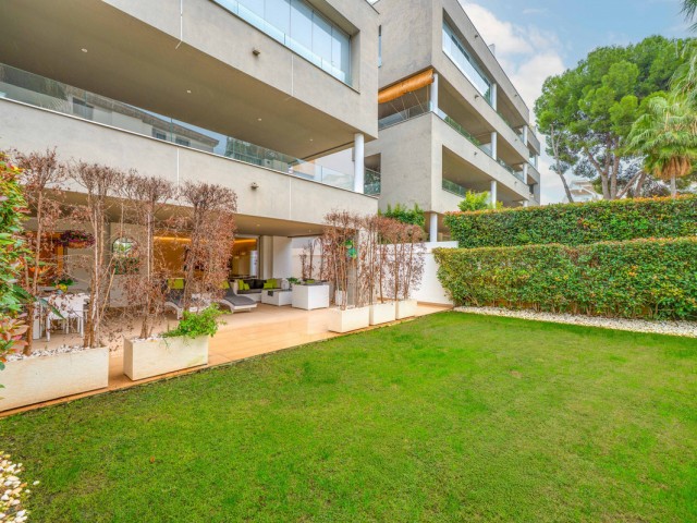 3 Bedrooms Apartment in Puerto Banús