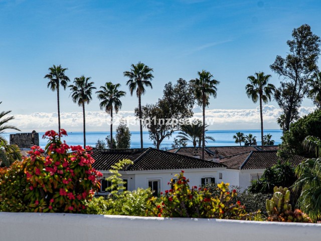 4 Bedrooms Apartment in Guadalmina Baja