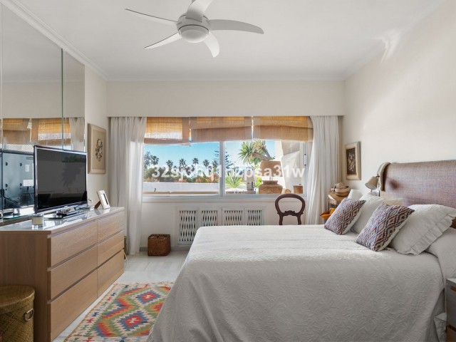 4 Bedrooms Apartment in Guadalmina Baja