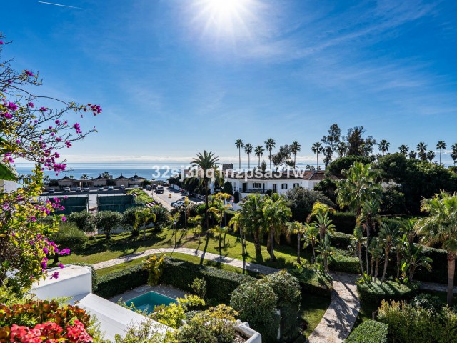 4 Bedrooms Apartment in Guadalmina Baja