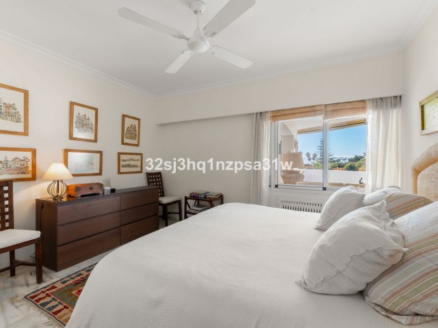 4 Bedrooms Apartment in Guadalmina Baja