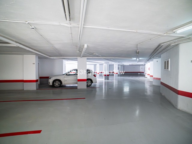4 Bedrooms Apartment in Guadalmina Baja