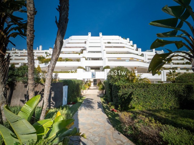 Appartement avec 4 Chambres  à Guadalmina Baja
