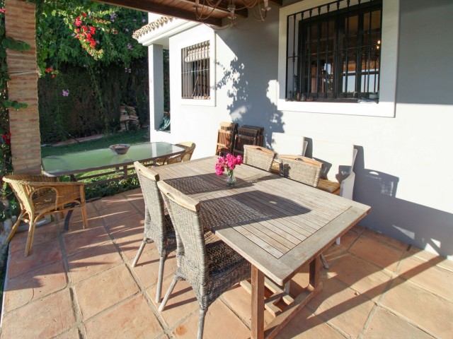 Villa avec 6 Chambres  à Estepona
