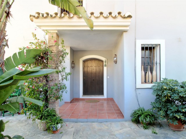 Villa avec 6 Chambres  à Estepona
