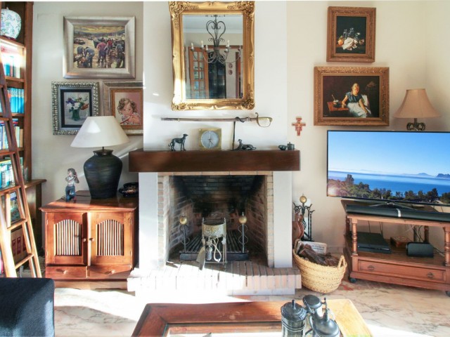 Villa avec 6 Chambres  à Estepona