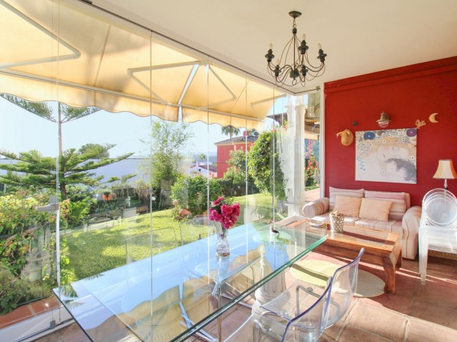 Villa avec 6 Chambres  à Estepona