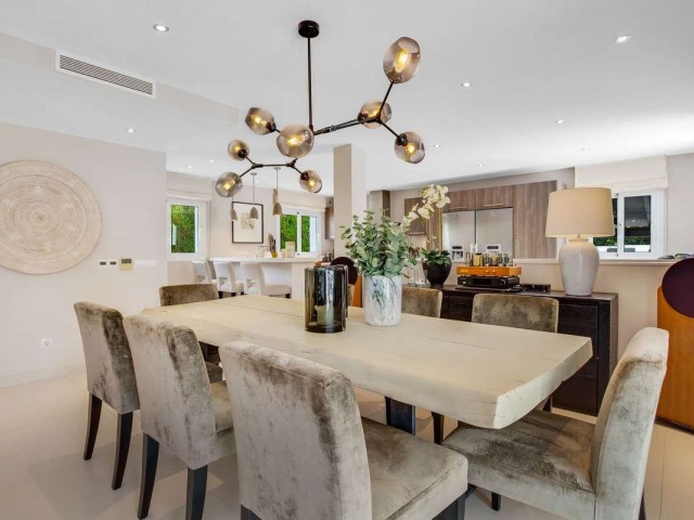 4 Bedrooms Villa in Nueva Andalucía