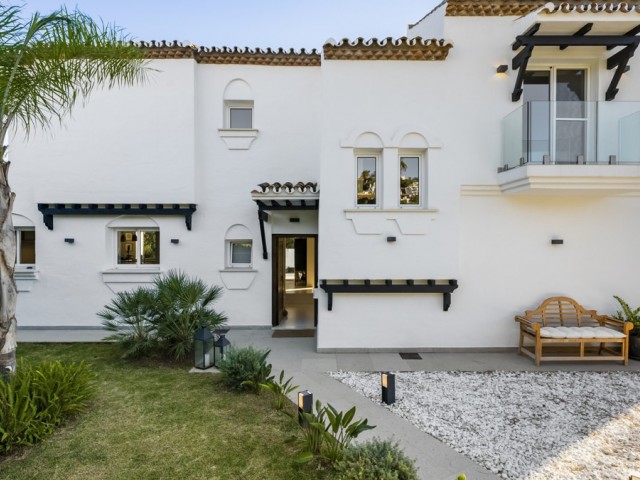 4 Bedrooms Villa in Nueva Andalucía