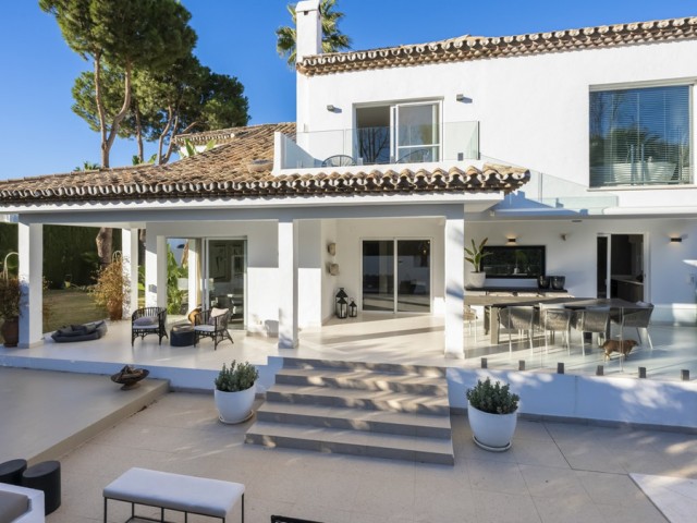 4 Bedrooms Villa in Nueva Andalucía