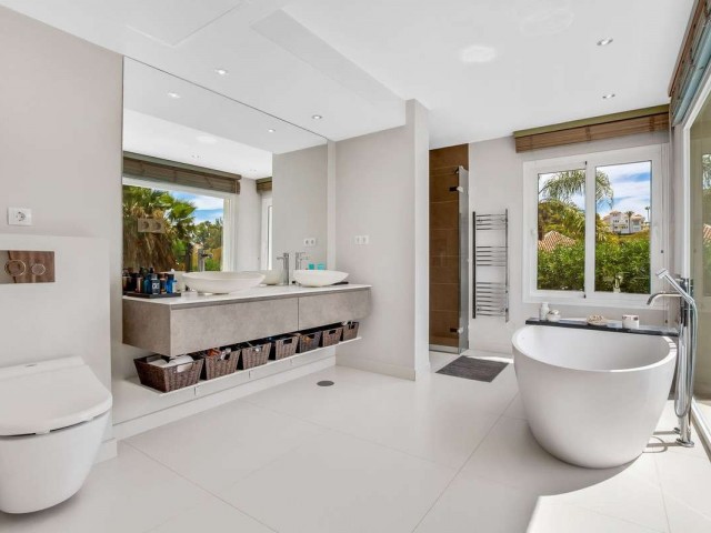 4 Bedrooms Villa in Nueva Andalucía