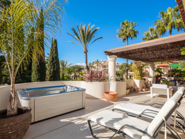 3 Bedrooms Apartment in Nueva Andalucía