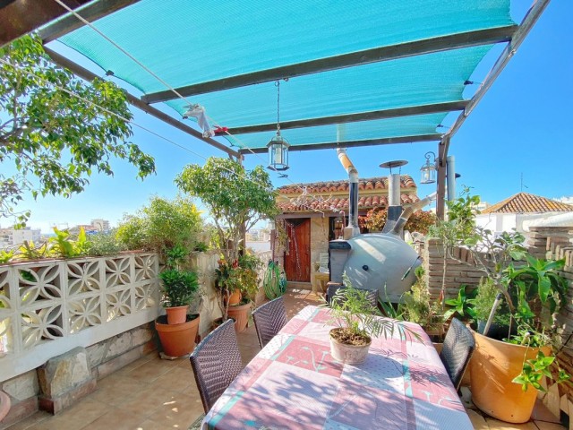 Adosado con 6 Dormitorios  en Marbella