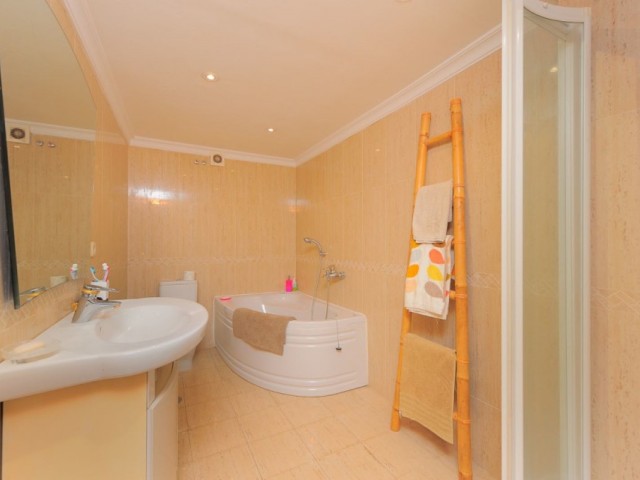 3 Makuuhuoneen Rivitalo Marbella