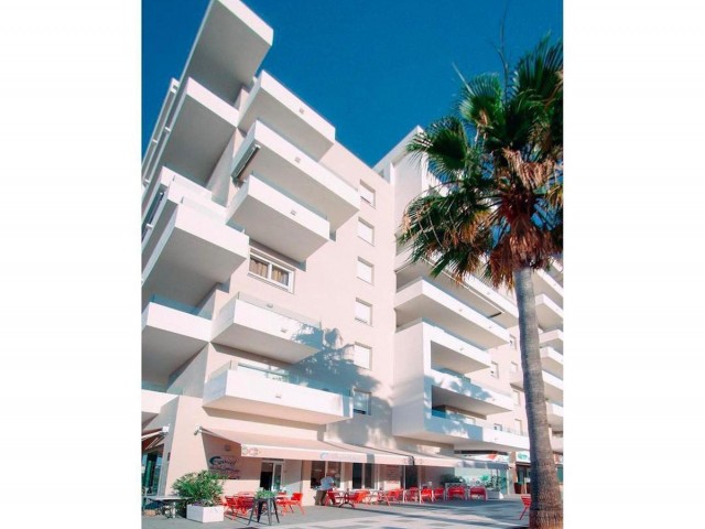 Liikekiinteistö, Nueva Andalucia