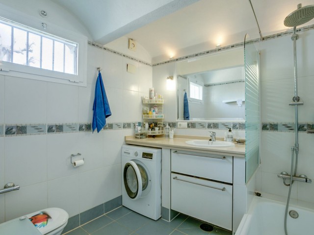 Villa con 3 Dormitorios  en Estepona