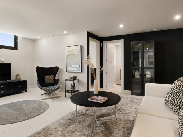 Villa avec 5 Chambres  à Cabopino