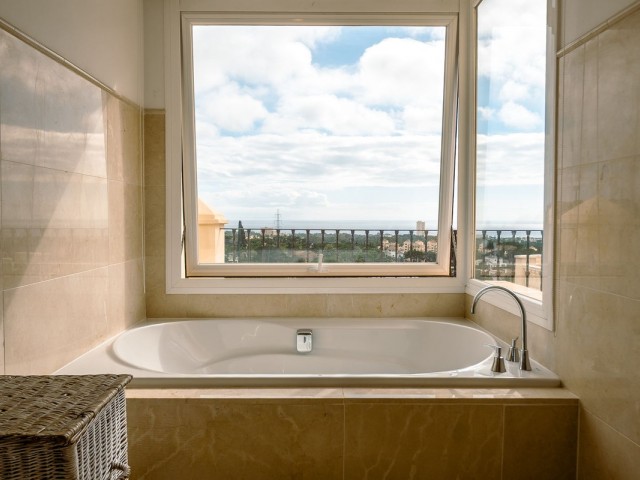 3 Makuuhuoneen Huvila Elviria