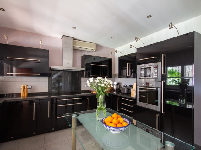 7 Schlafzimmer Villa in Mijas Costa