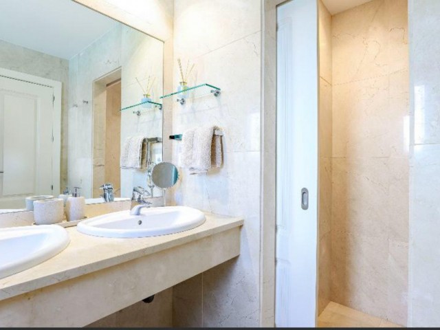 2 Makuuhuoneen Huoneisto Nueva Andalucía