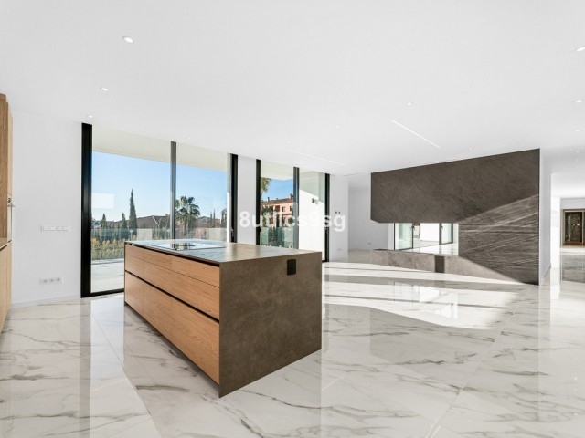 6 Bedrooms Villa in Benahavís