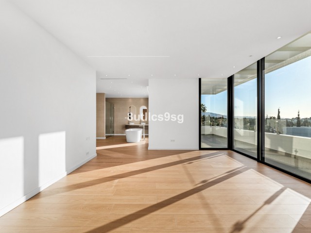 6 Bedrooms Villa in Benahavís