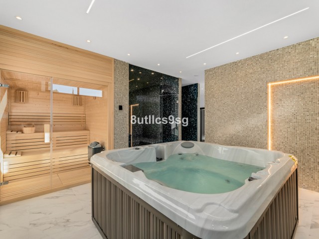 6 Bedrooms Villa in Benahavís