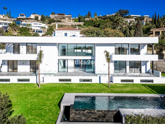 6 Bedrooms Villa in Benahavís