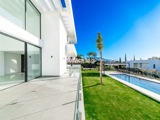 6 Makuuhuoneen Huvila Benahavís