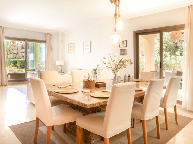 3 Bedrooms Apartment in Benahavís