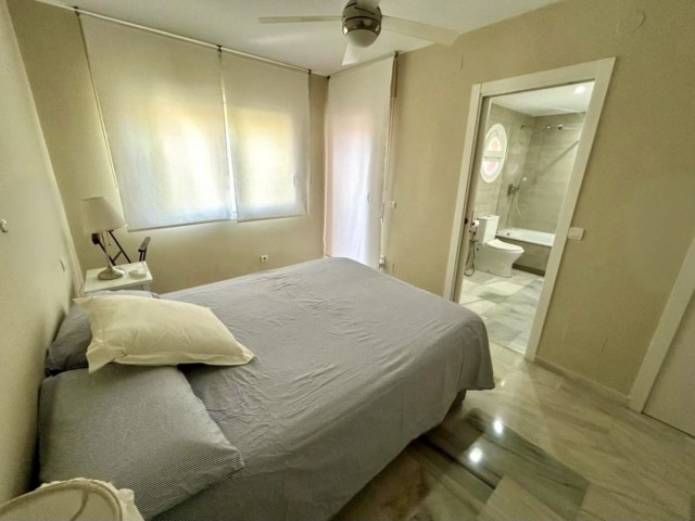 Maison mitoyenne avec 4 Chambres  à Estepona