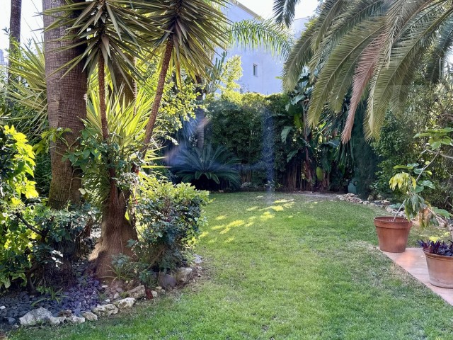 Maison mitoyenne avec 4 Chambres  à Estepona