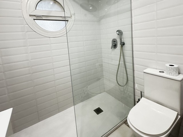 Maison mitoyenne avec 4 Chambres  à Estepona